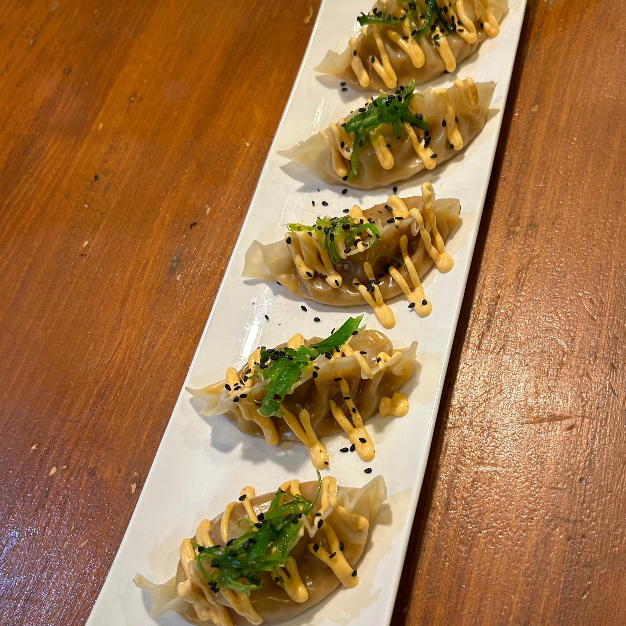 Gyozas de atún con wakame y mayonesa de kimchi